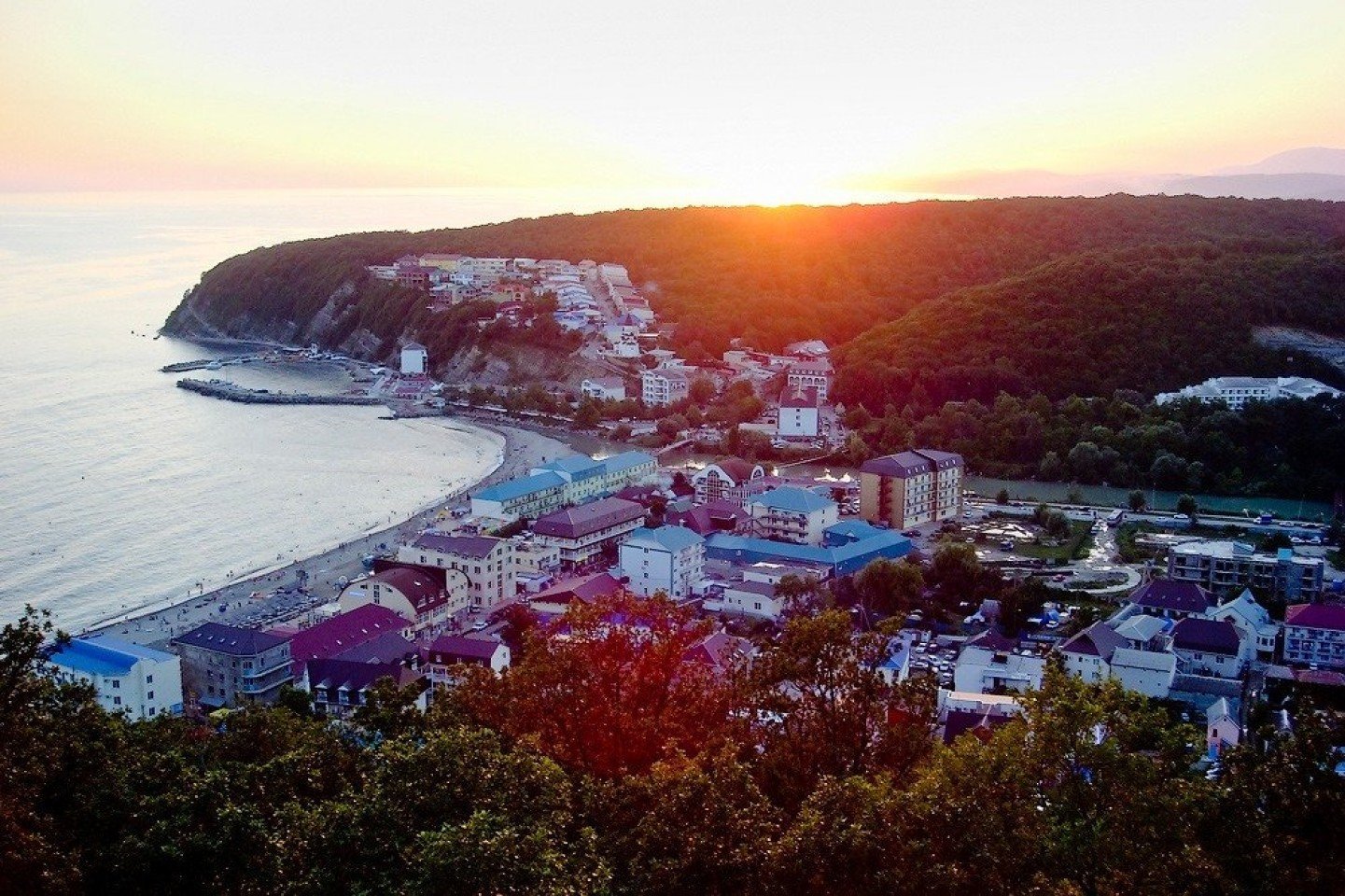 Город курорт на берегу черного моря