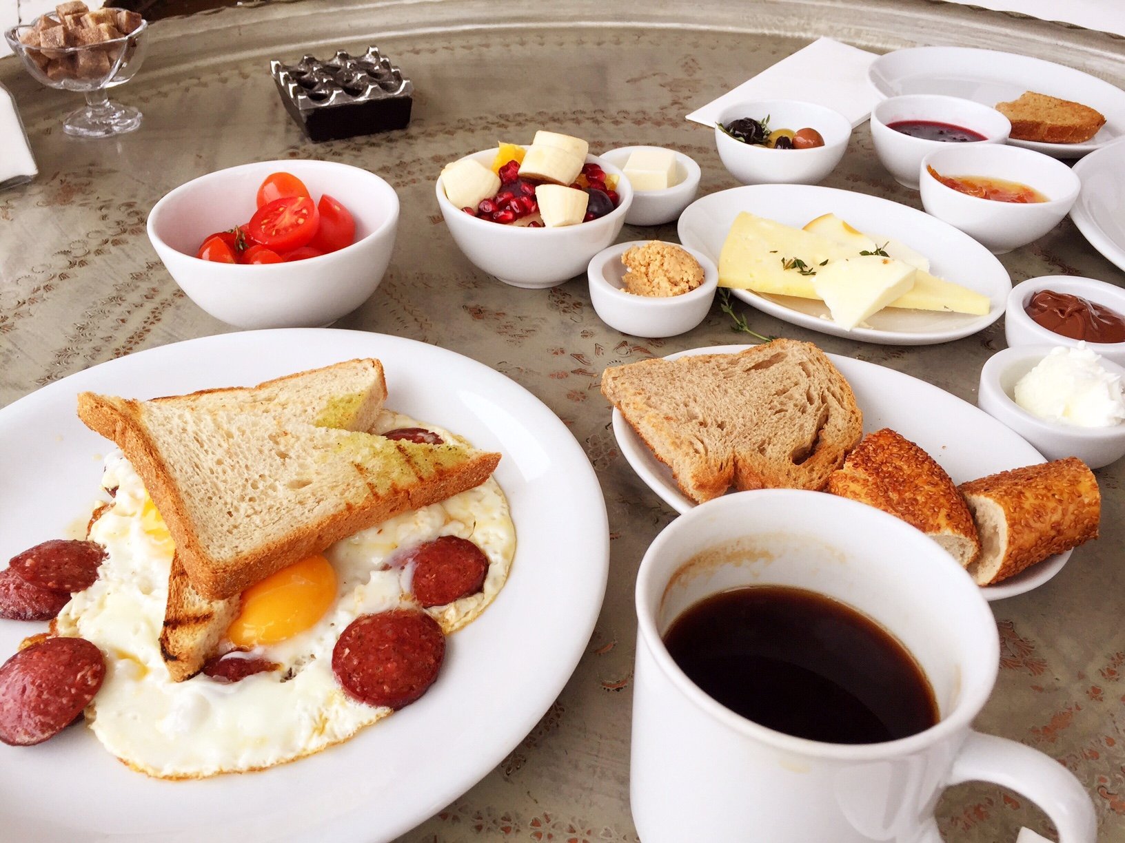 Что можно поесть утром. Утренний завтрак. Вкусный завтрак фото. Красивый завтрак. Вкусный утренний завтрак.