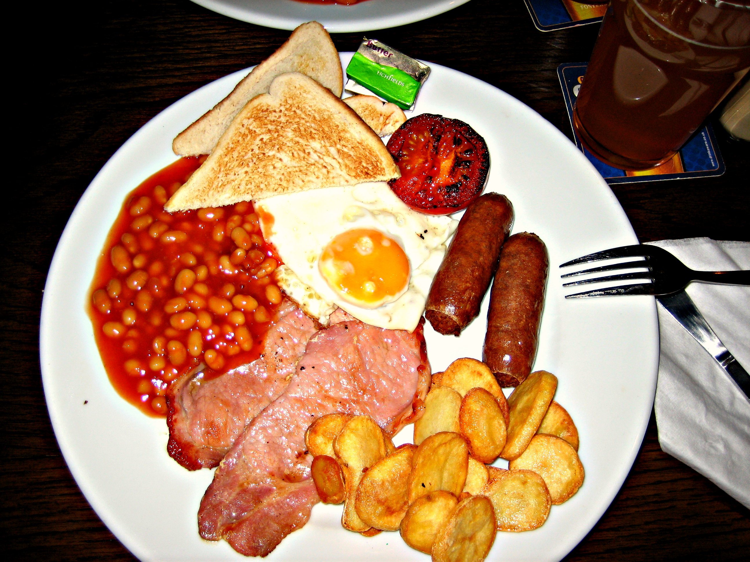 Национальная английская еда. Английский завтрак. Британская кухня. Традиционная английская еда. Традиционный английский завтрак.