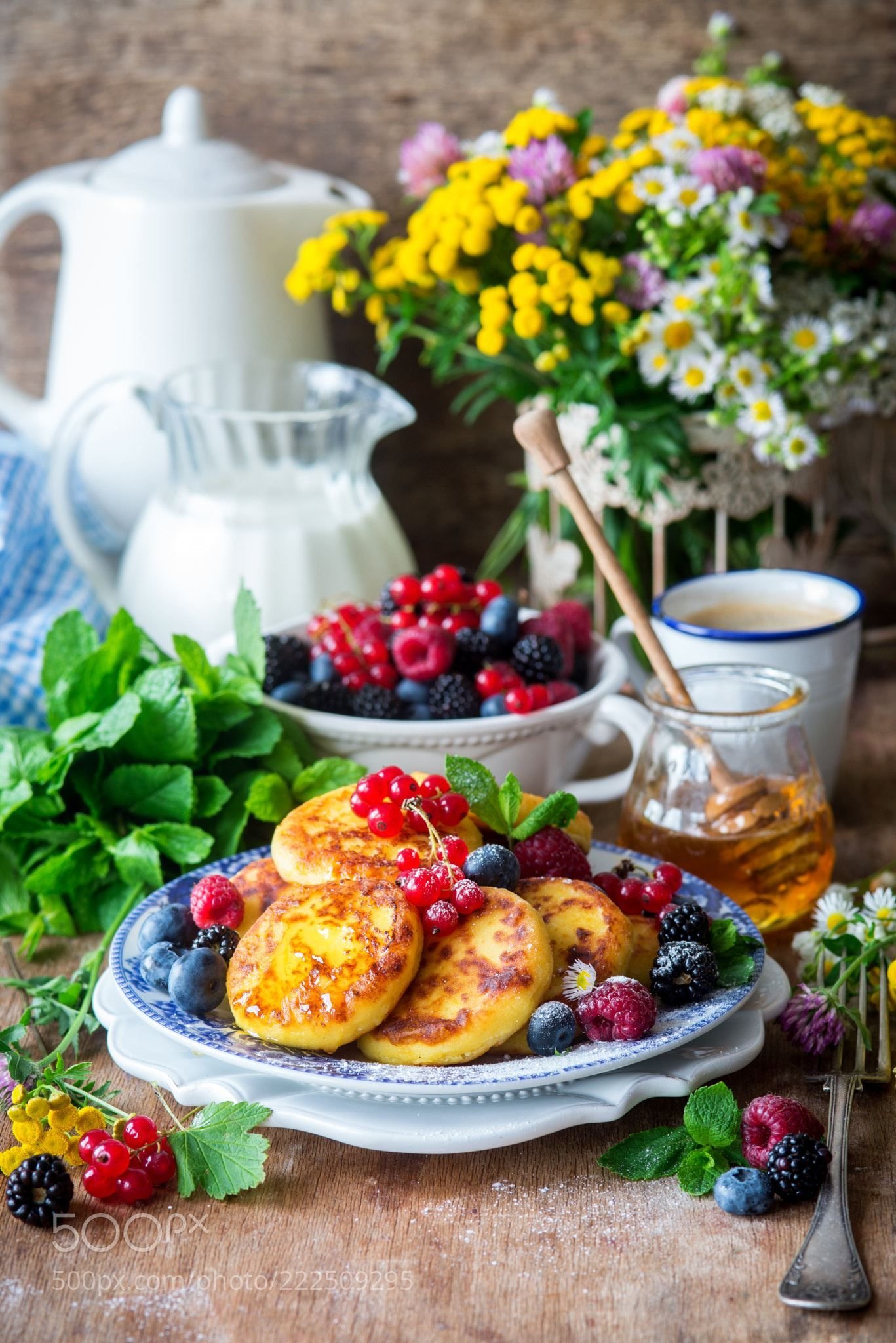 Вкусного утра картинки красивые. Красивый завтрак. Красивый завтрак с фруктами. Летний завтрак. Доброе летнее утро.