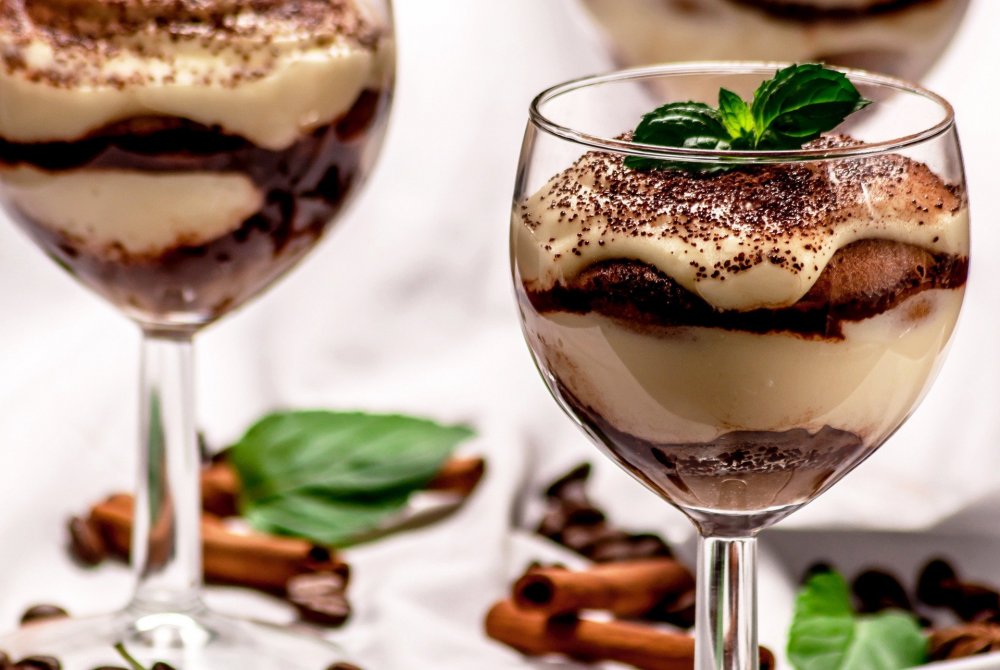 Десерт в стакане шоколадный