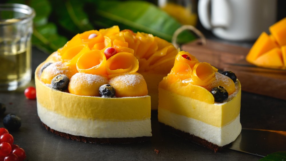 Фруктовый десерт манго