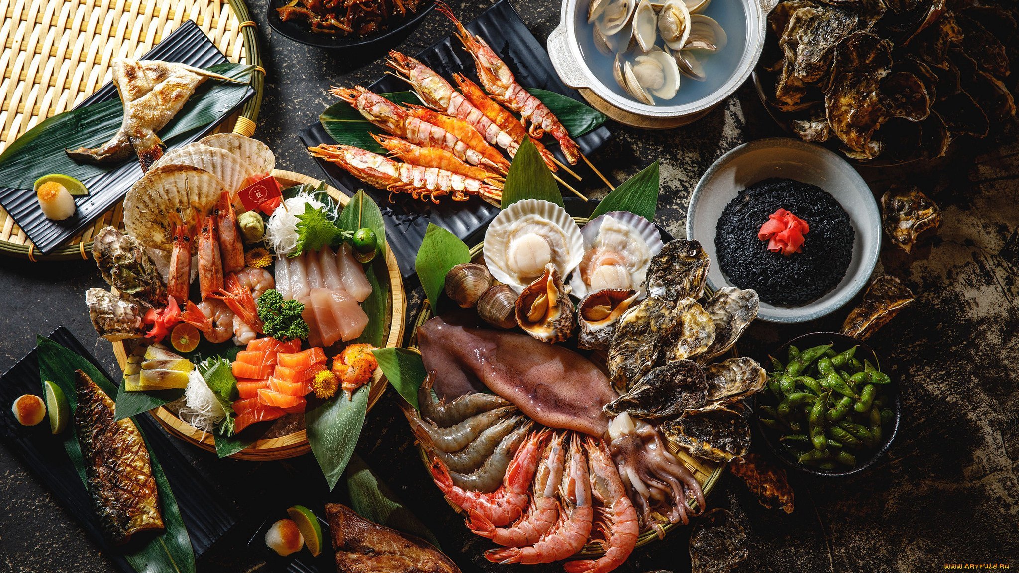 Морской ужин. Морепродукты. Рыбный стол. Вкусные морепродукты. Блюда с морепродуктами.