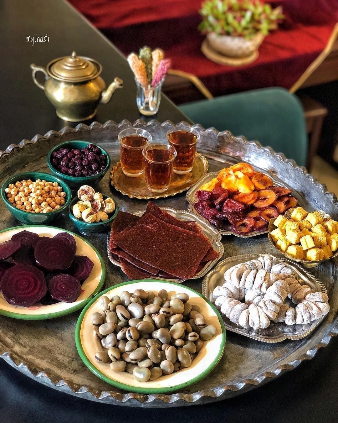 Чайная закуска. Восточный дастархан сладости. Сладости к чаю. Казахские сладости. Восточные сладости на столе.
