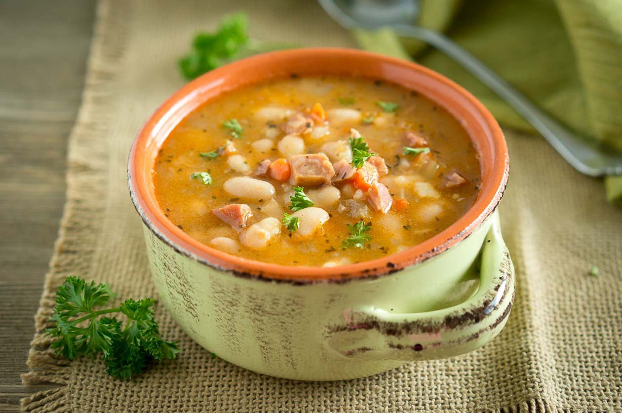 Вкусные супчики на каждый. Фасолевый суп (Боб чорба). Суп из фасолевый красной фасоли пюре. Для супа. Суп с фасолью и свининой.